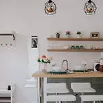 Comfy Apartment At New York Cafe With Aircon
