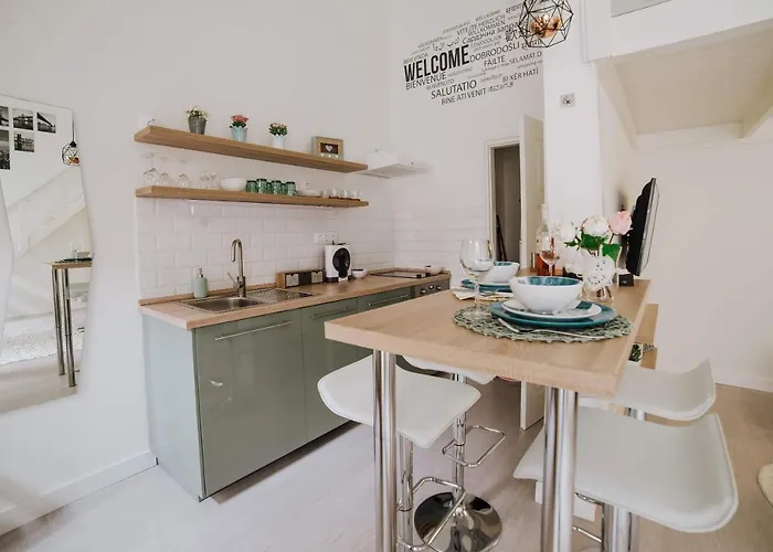 Comfy Apartment With Ac At New York Cafe
